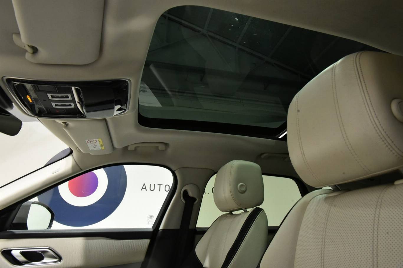 LAND ROVER Range Rover Velar 25