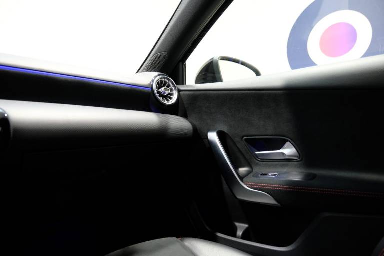 MERCEDES-BENZ A 200 38