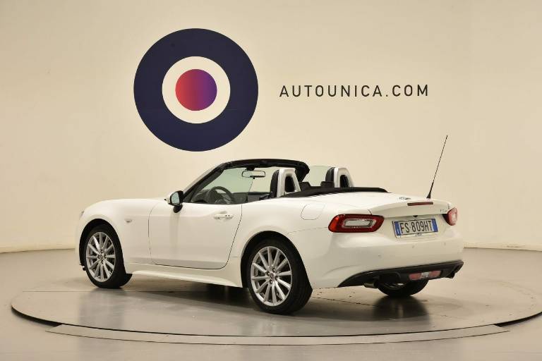 FIAT 124 Spider 2