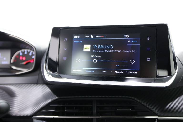 PEUGEOT 208 9