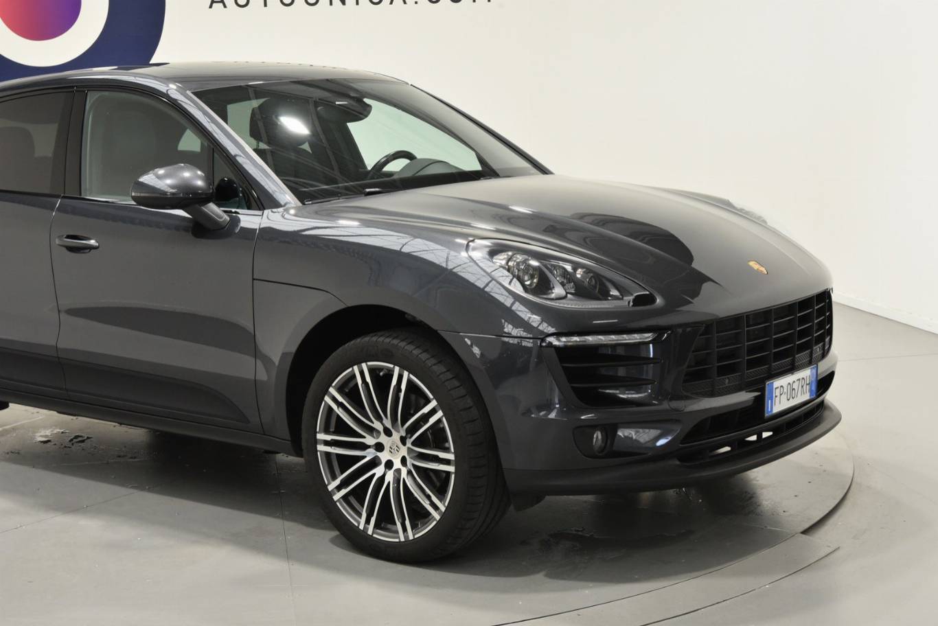 PORSCHE Macan 16