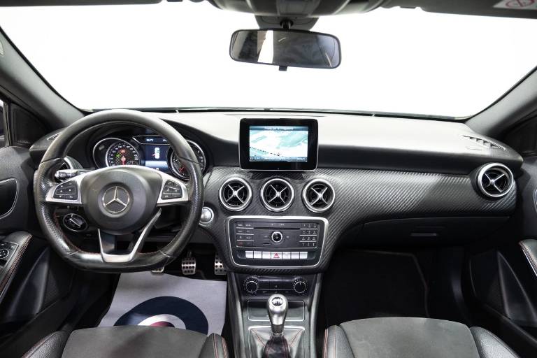MERCEDES-BENZ A 180 10