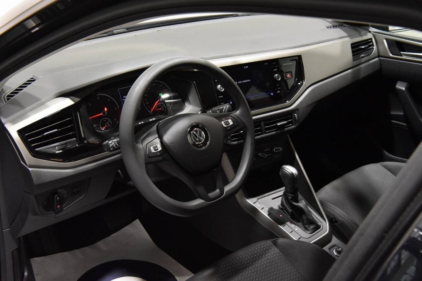 VOLKSWAGEN Polo 3