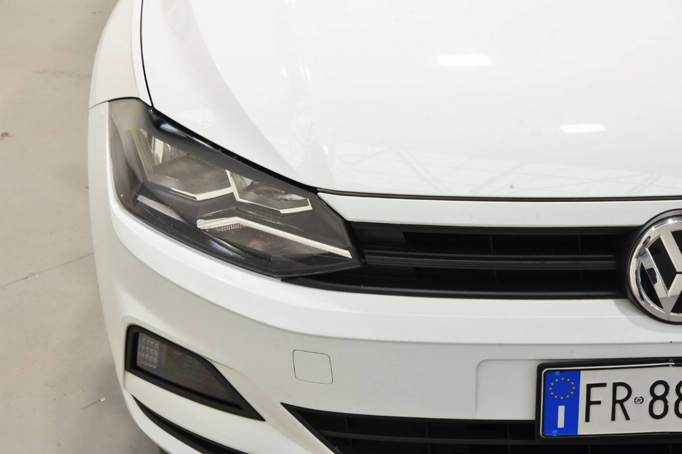 VOLKSWAGEN Polo 9