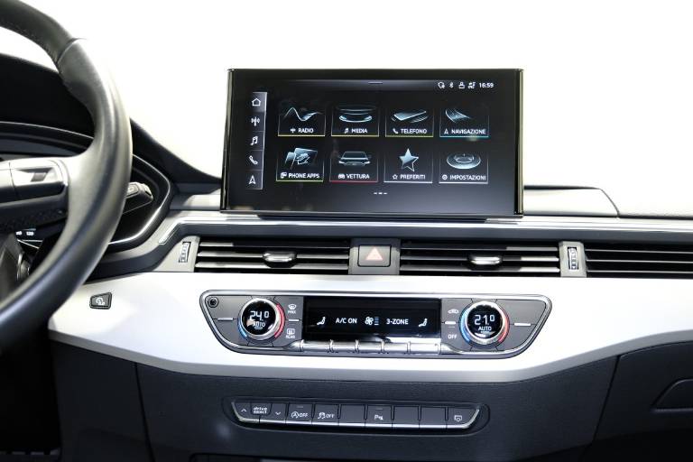 AUDI A4 9