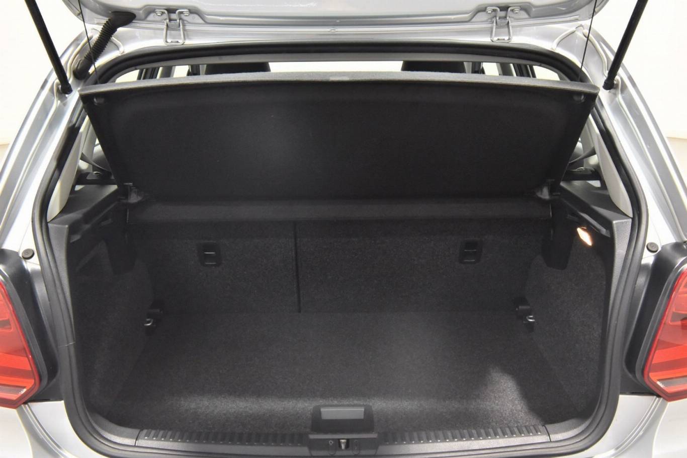 VOLKSWAGEN Polo 27