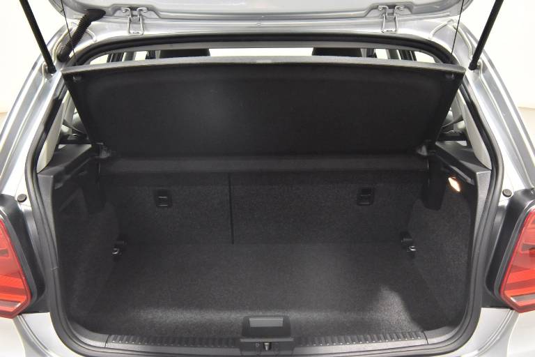 VOLKSWAGEN Polo 27