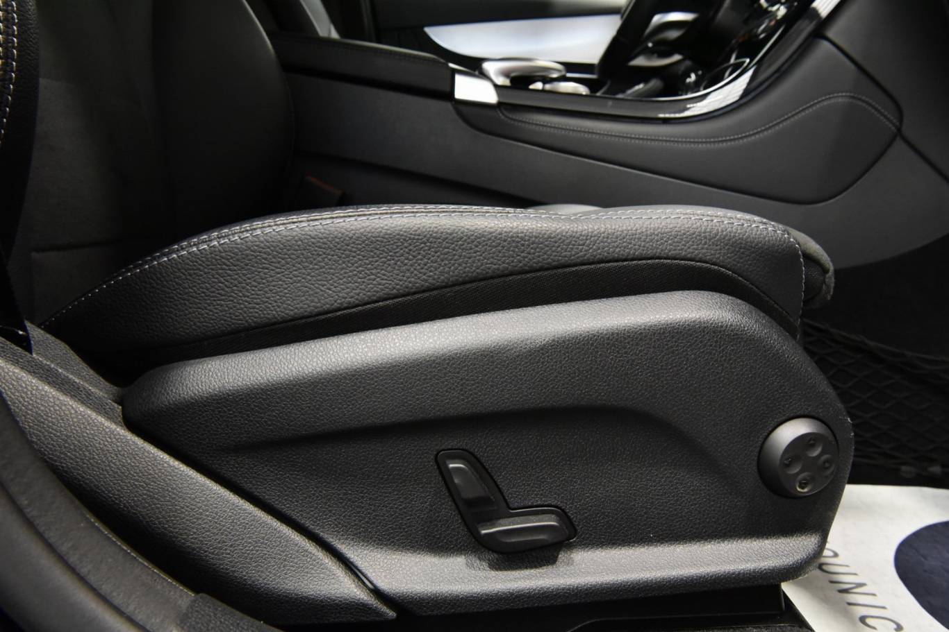 MERCEDES-BENZ GLC 220 47