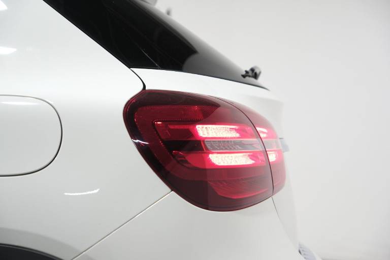 MERCEDES-BENZ GLA 220 46