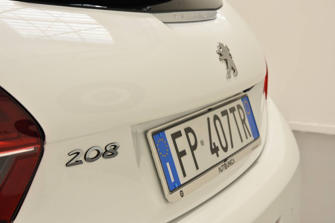 PEUGEOT 208 61