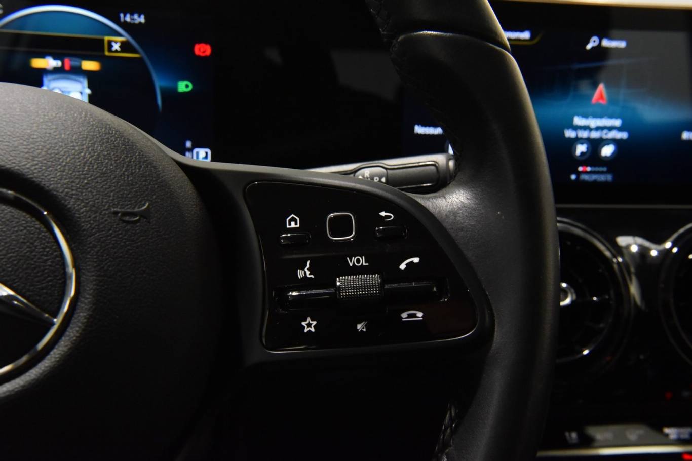 MERCEDES-BENZ GLA 180 29