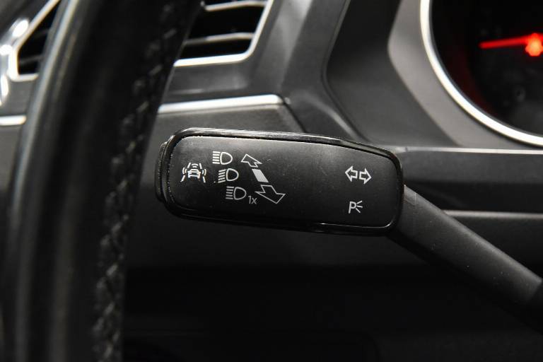 VOLKSWAGEN Tiguan 26