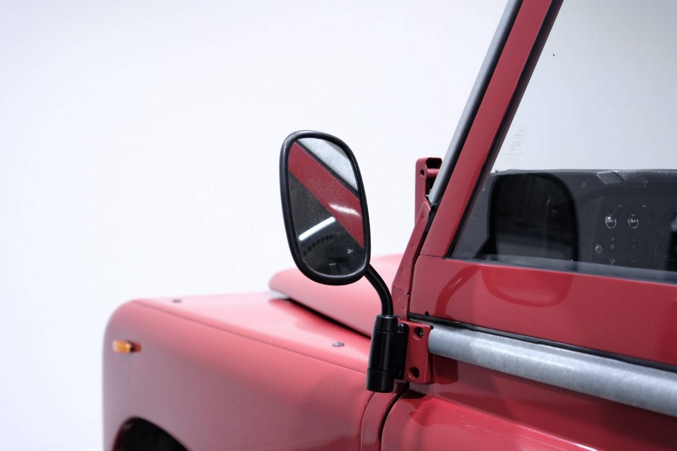 LAND ROVER Defender 27