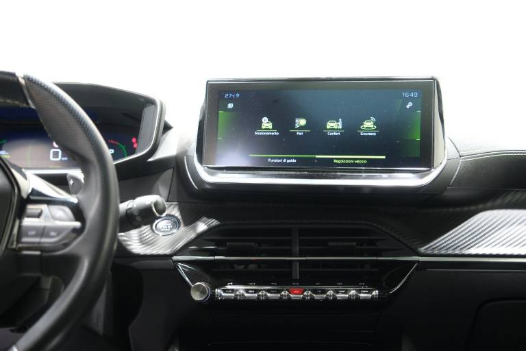 PEUGEOT 208 42
