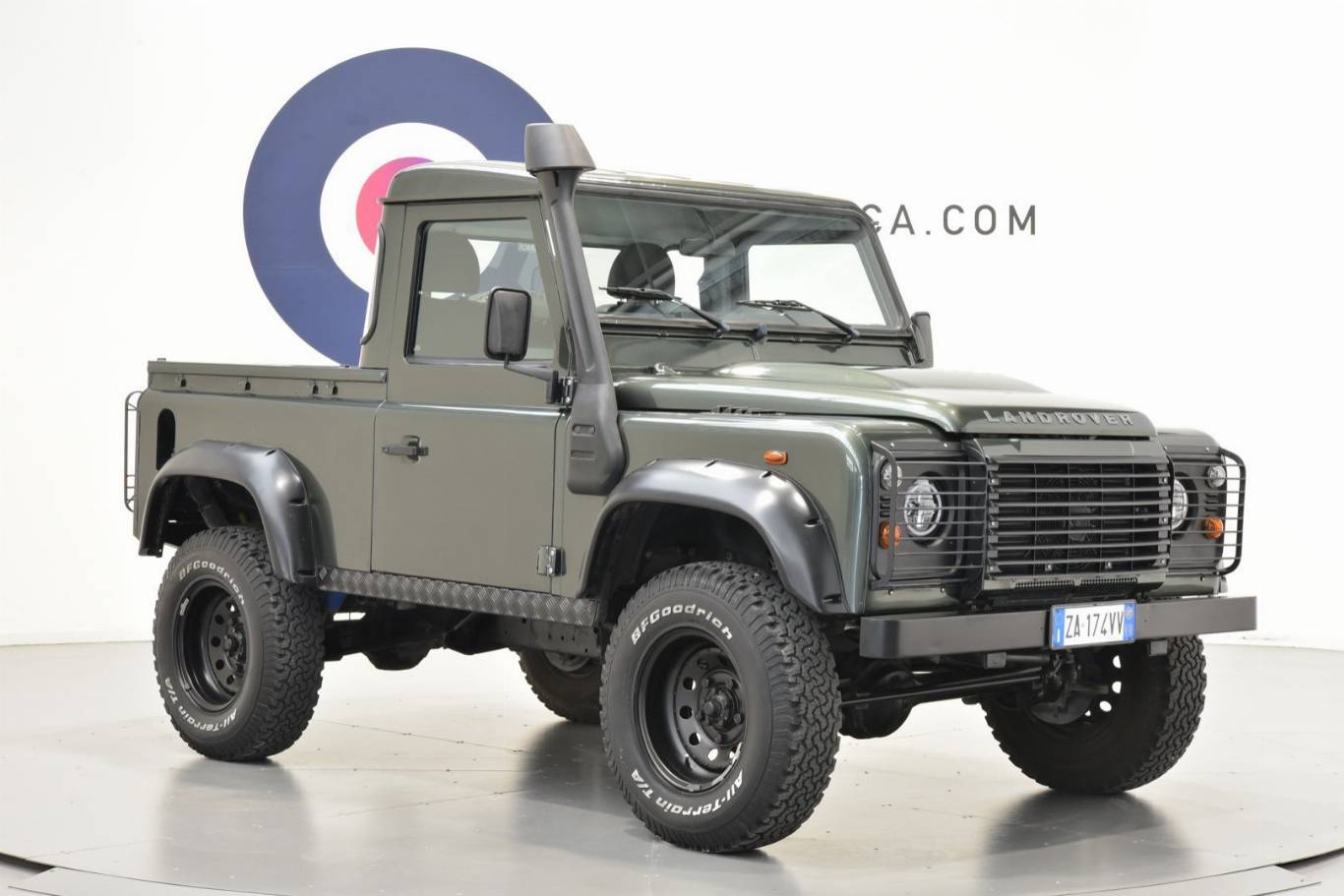 LAND ROVER Defender 27