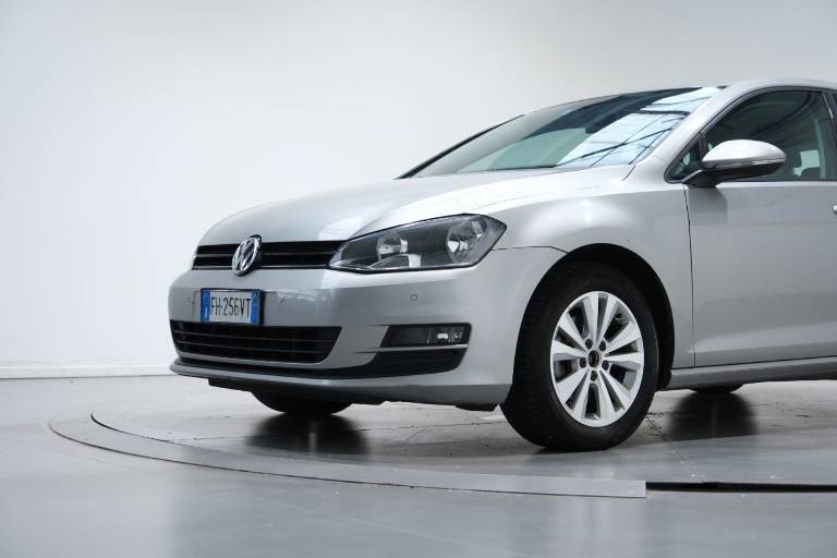 VOLKSWAGEN Golf 11