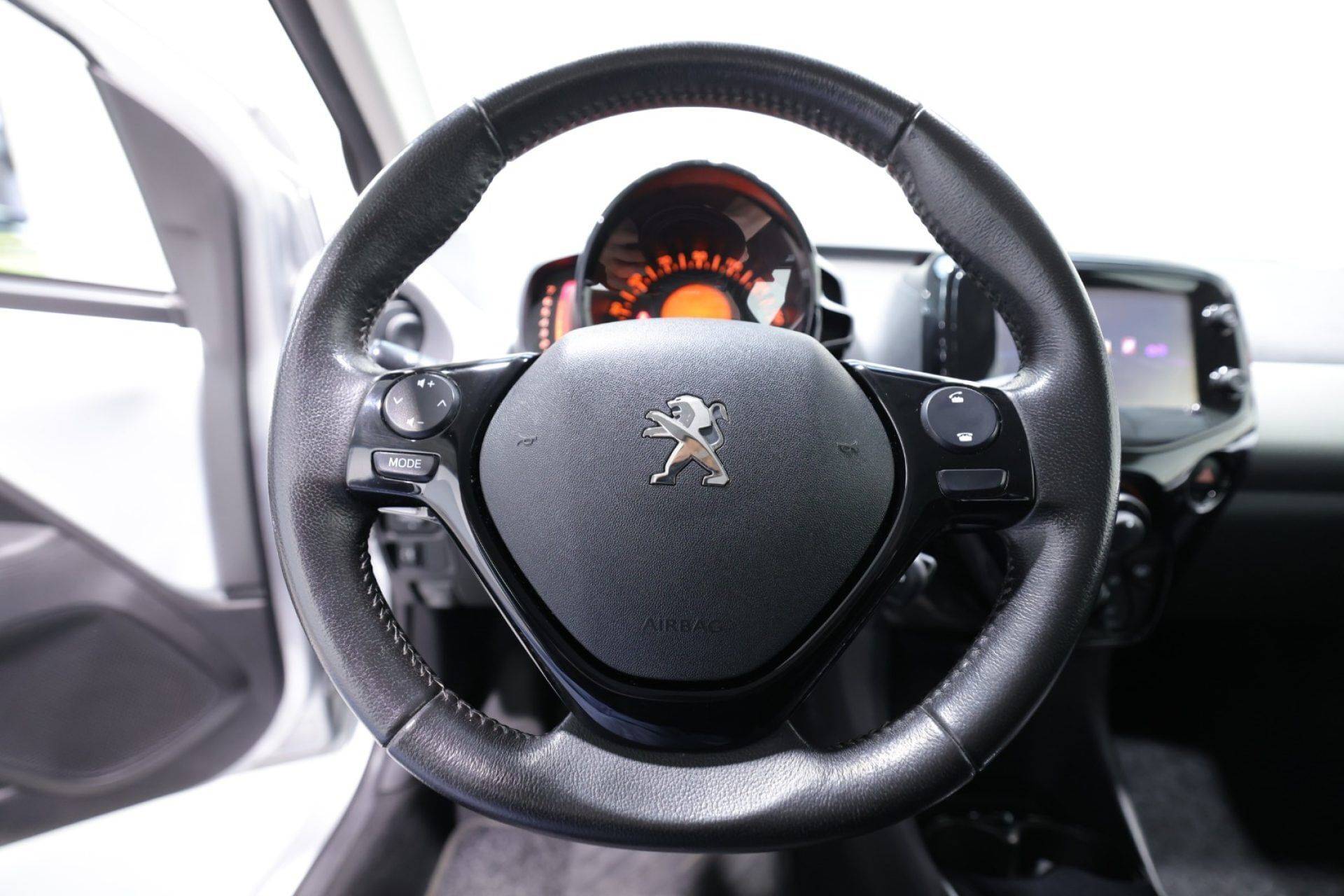 PEUGEOT 108