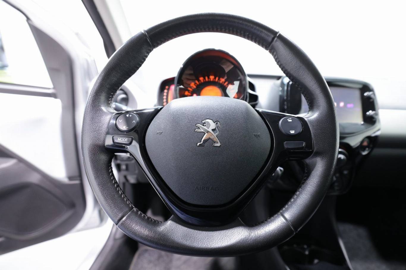 PEUGEOT 108 7