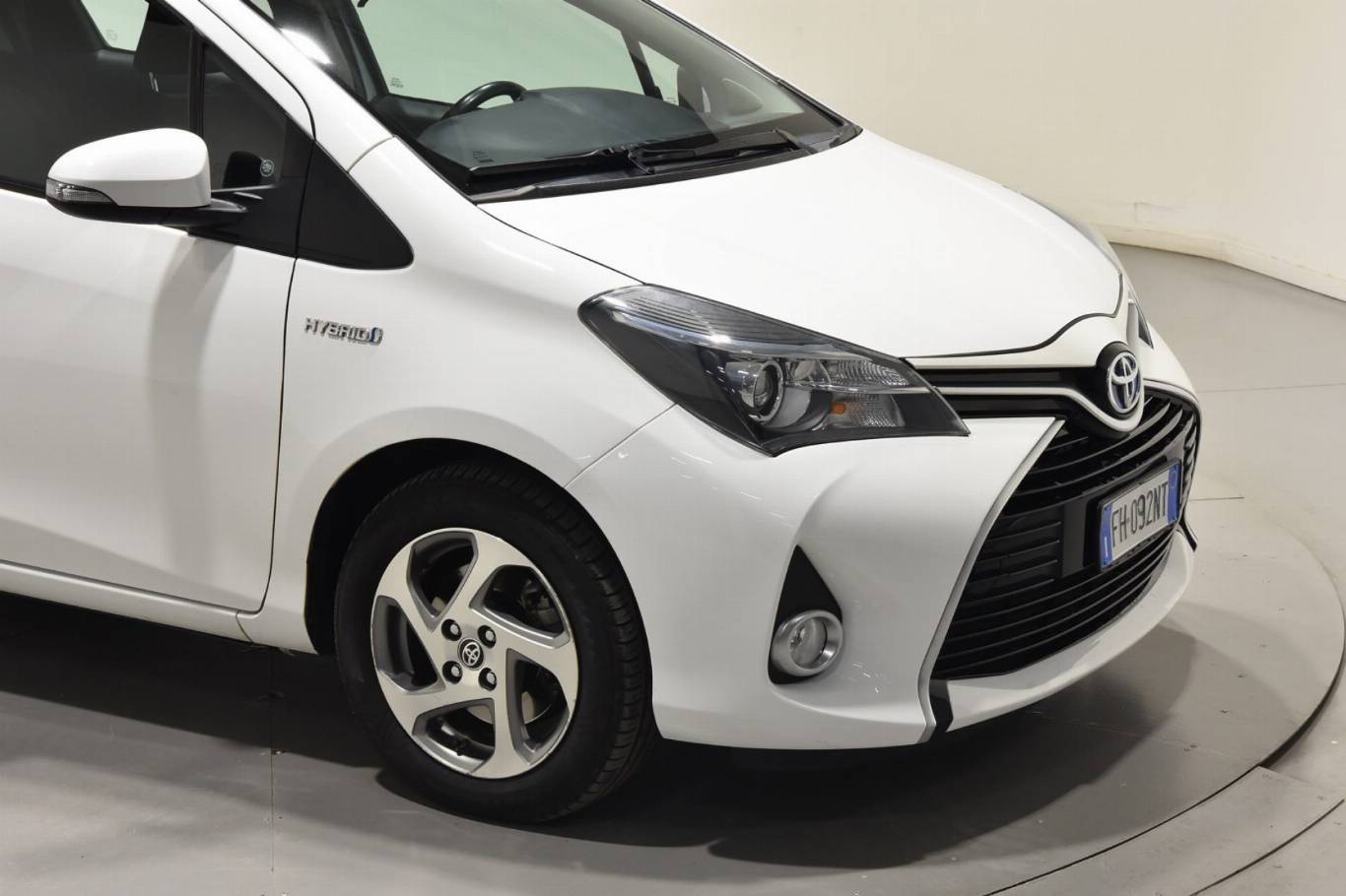 TOYOTA Yaris 14