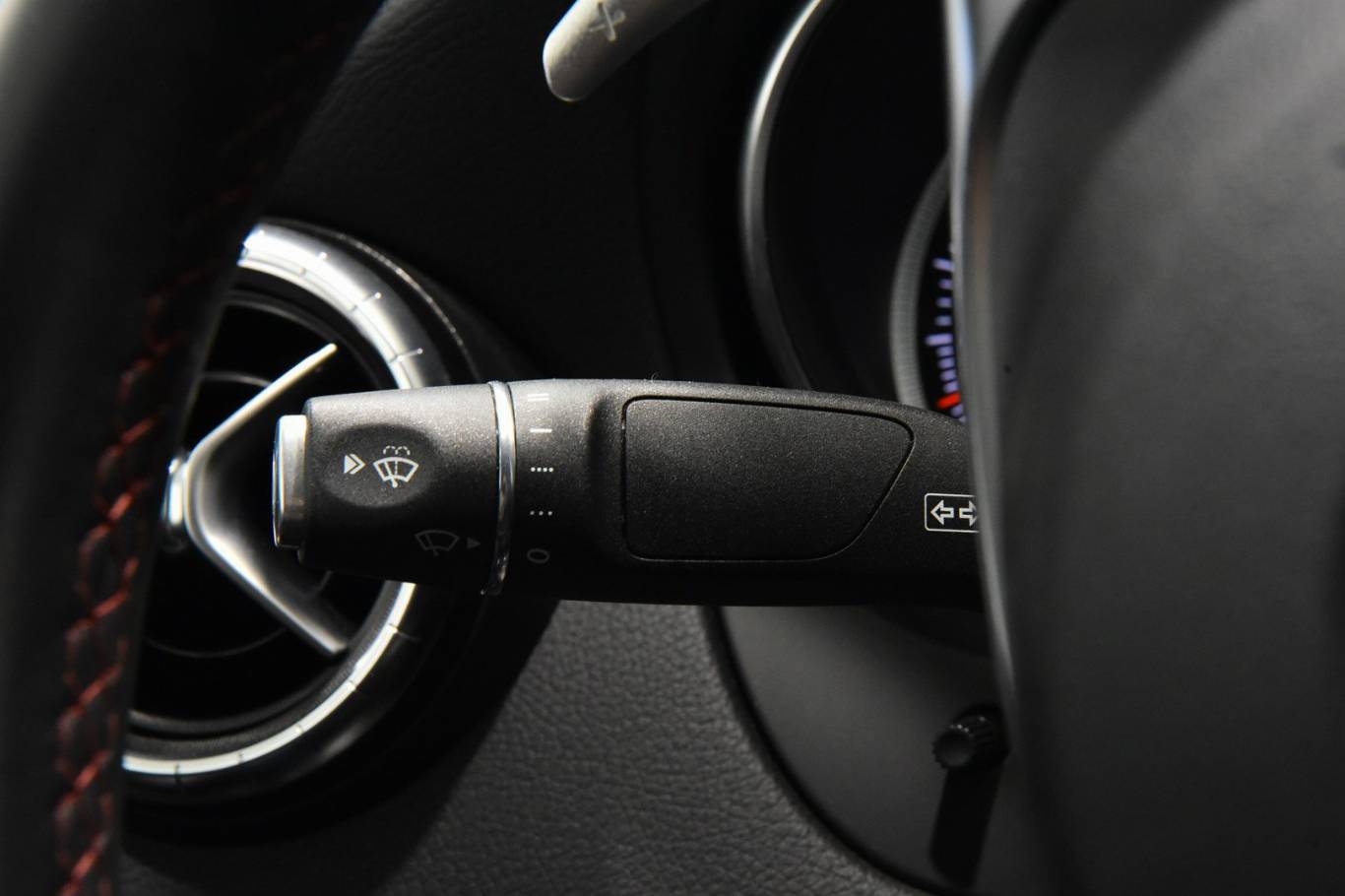 MERCEDES-BENZ CLA 180 38