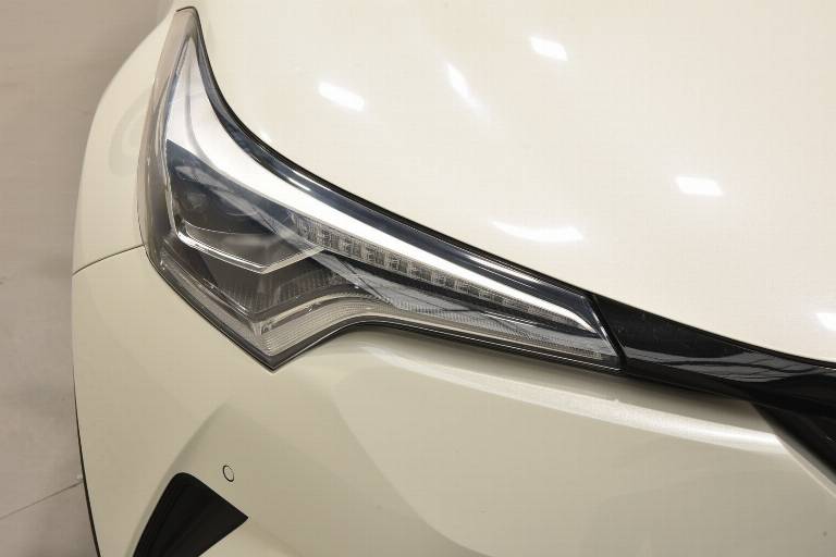 TOYOTA C-HR 17