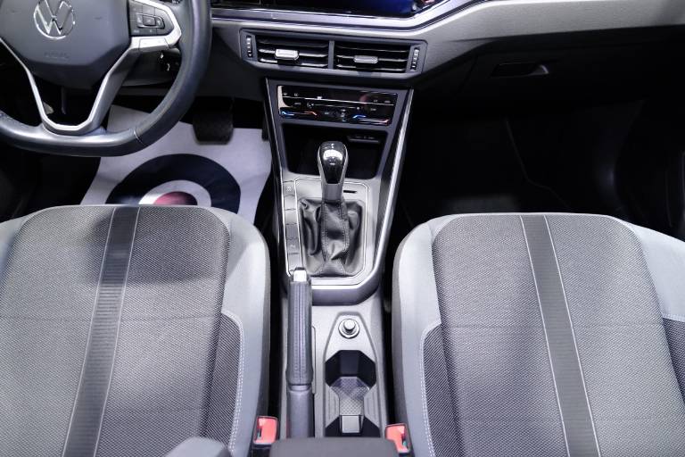 VOLKSWAGEN Polo 42