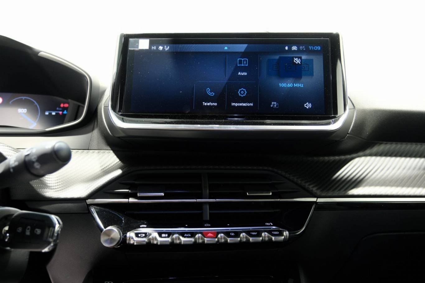 PEUGEOT 2008 8