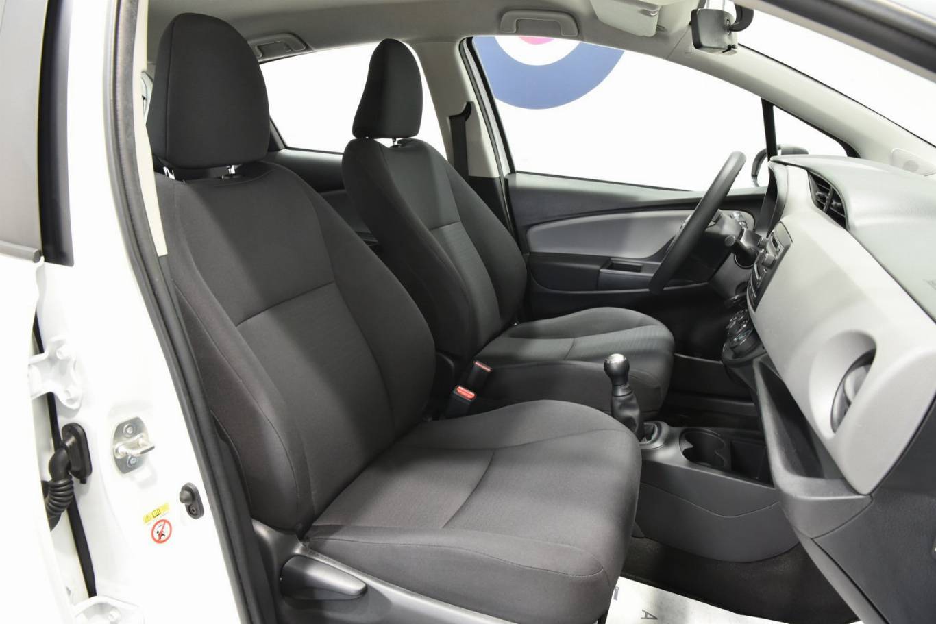 TOYOTA Yaris 18