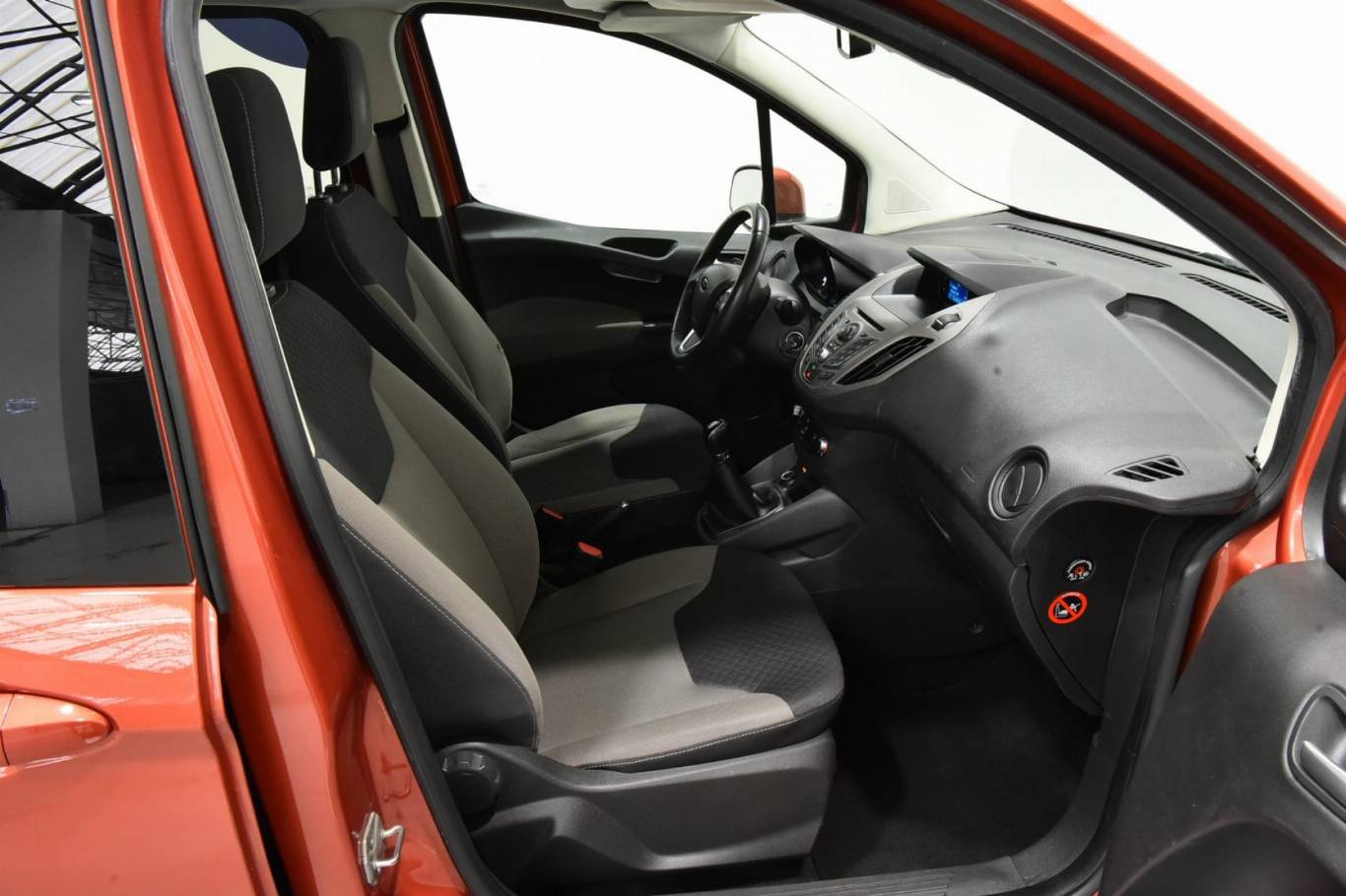 FORD Tourneo Courier 21