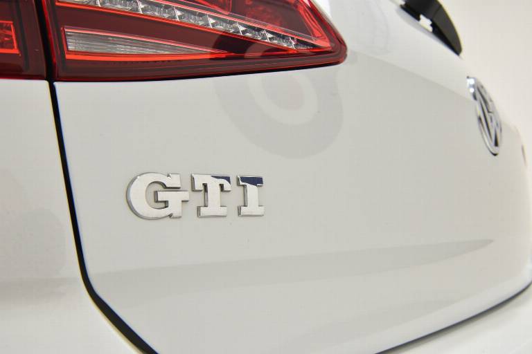 VOLKSWAGEN Golf GTI 54