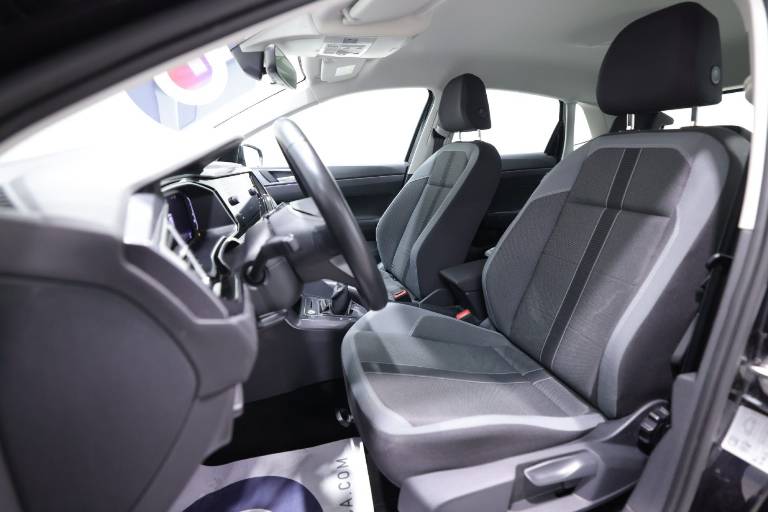 VOLKSWAGEN Polo 6
