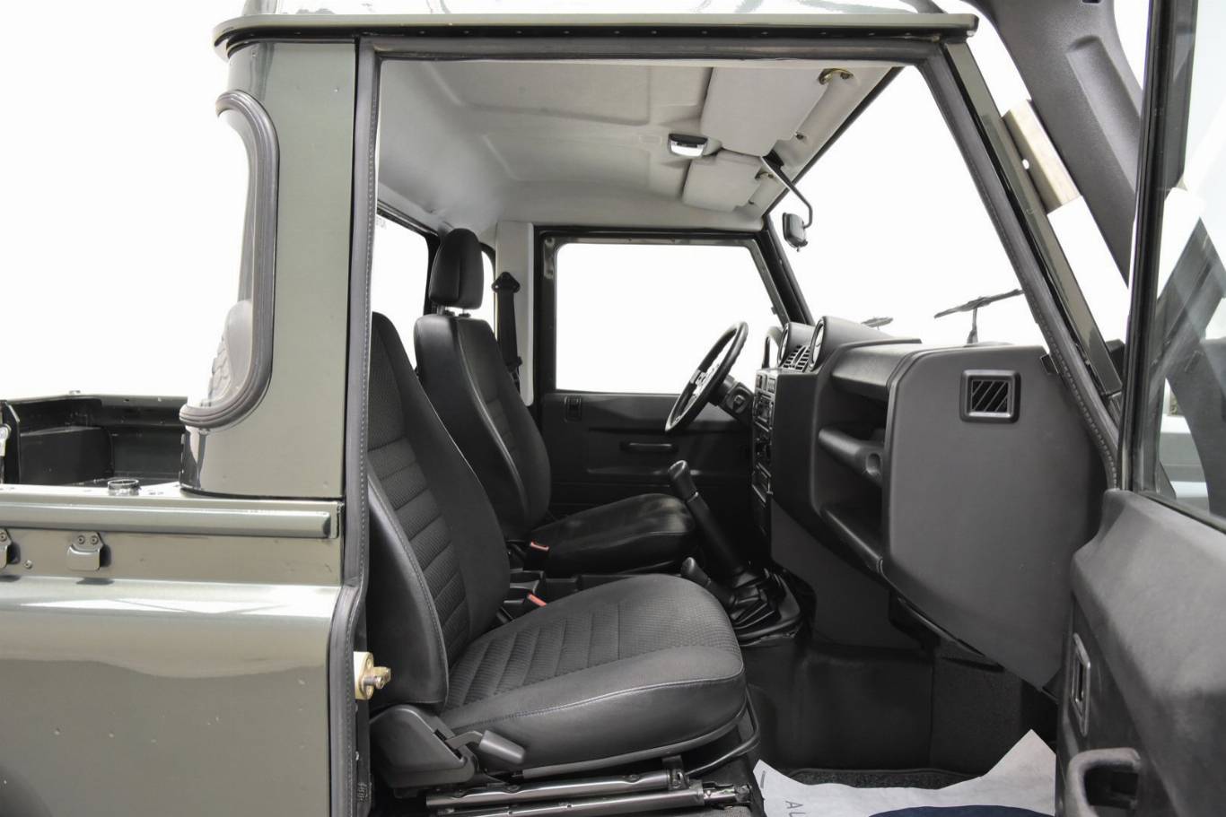 LAND ROVER Defender 19