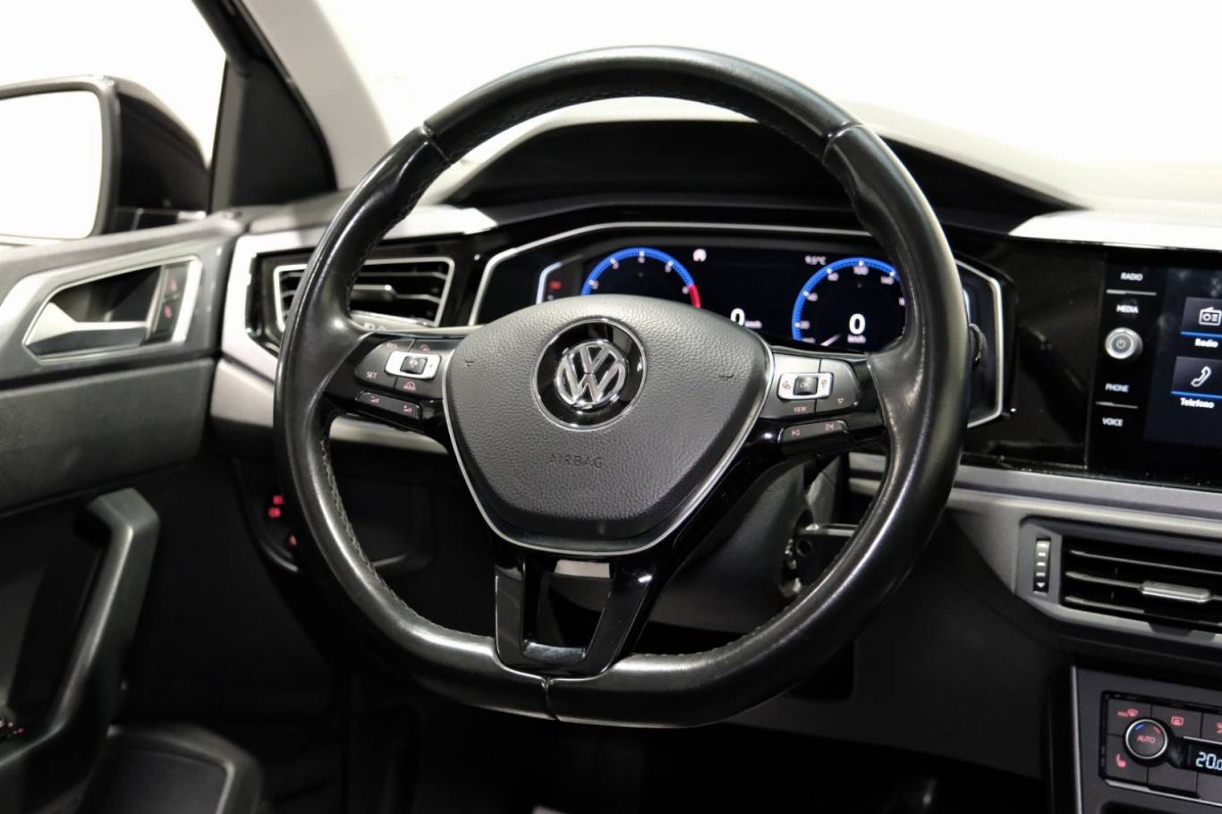 VOLKSWAGEN Polo 34