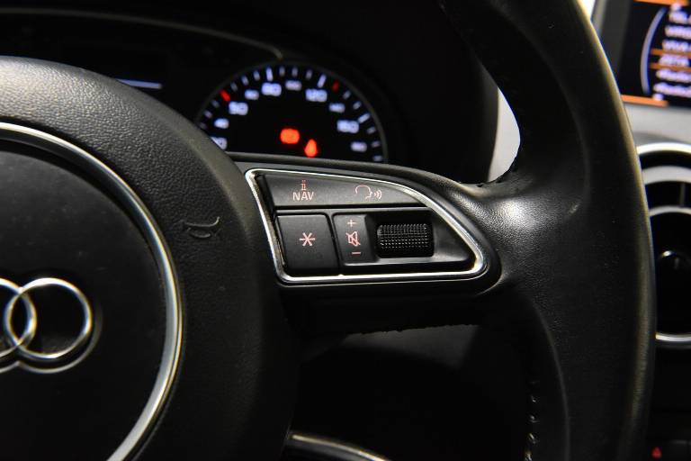 AUDI A1 8