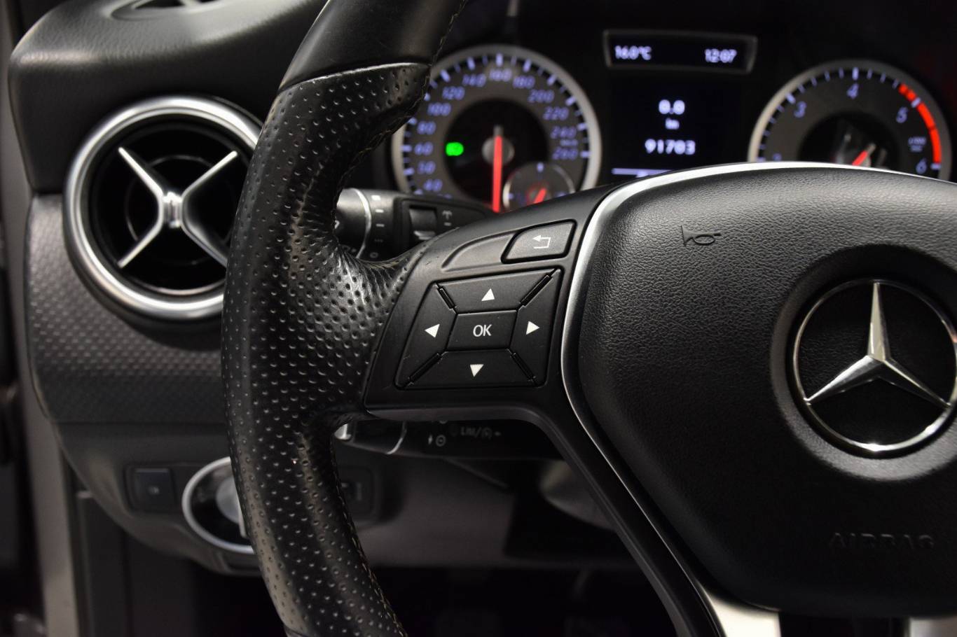 MERCEDES-BENZ A 180 21