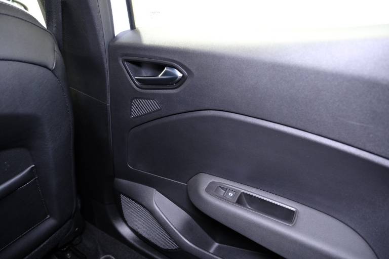 RENAULT Clio 37