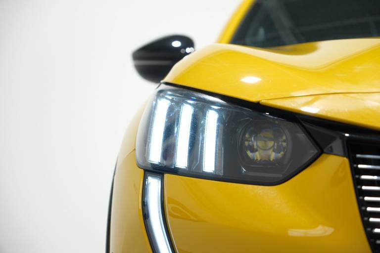 PEUGEOT 208 14
