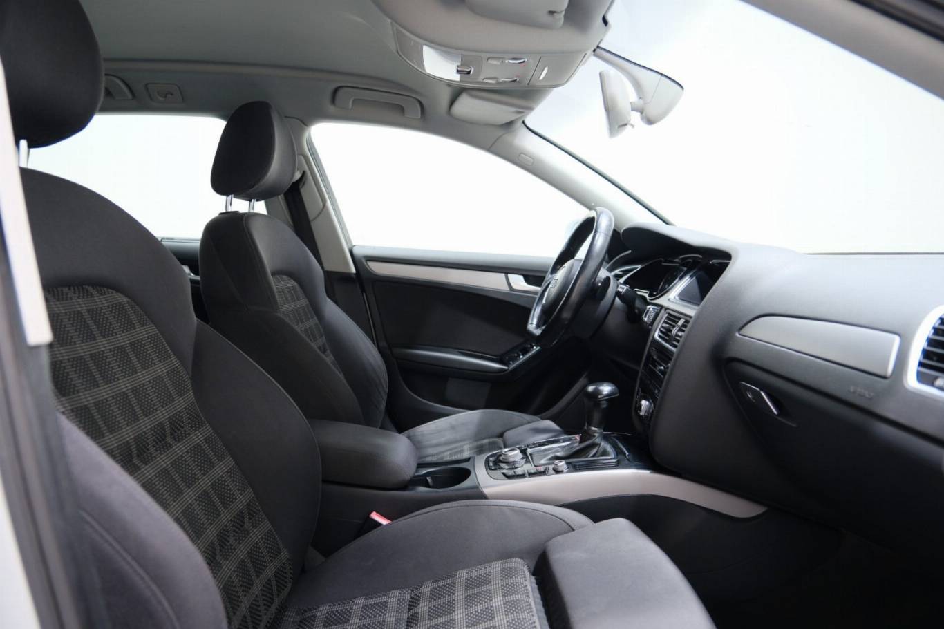AUDI A4 52