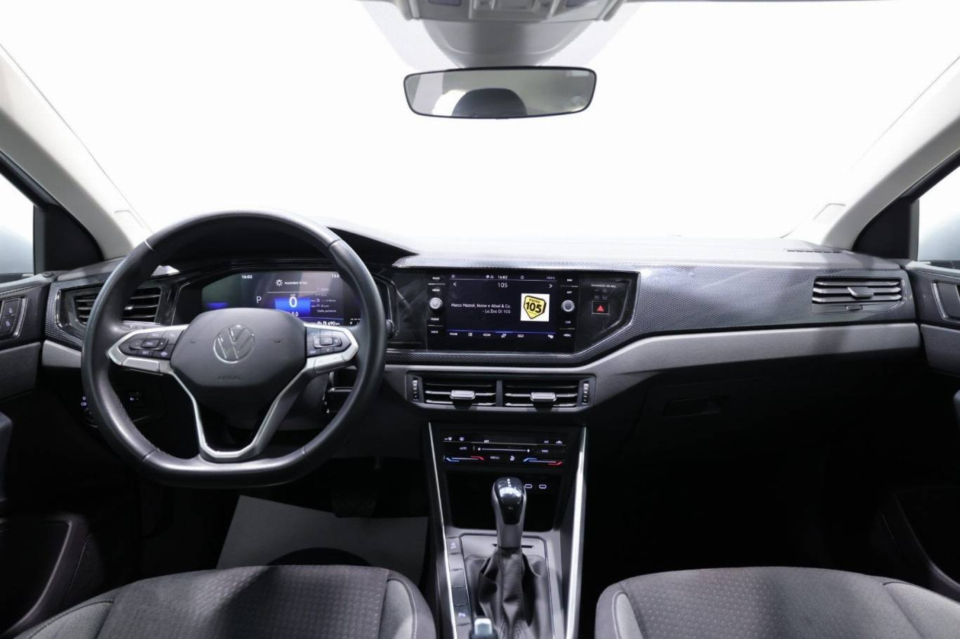 VOLKSWAGEN Polo 10