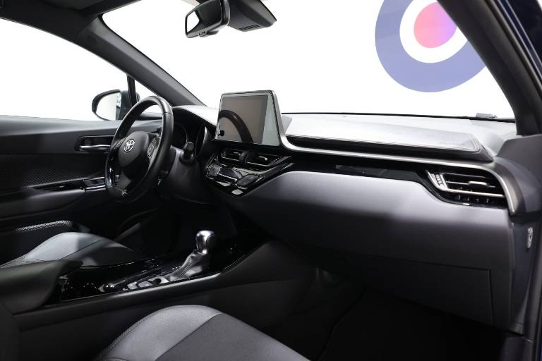 TOYOTA C-HR 49