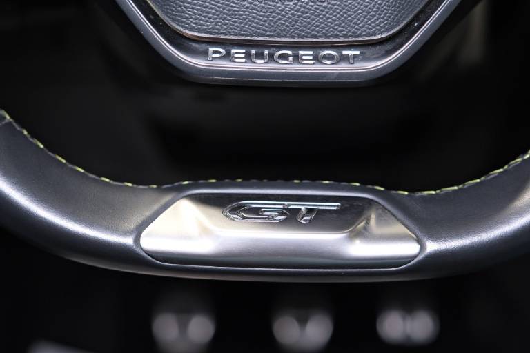PEUGEOT 208 24