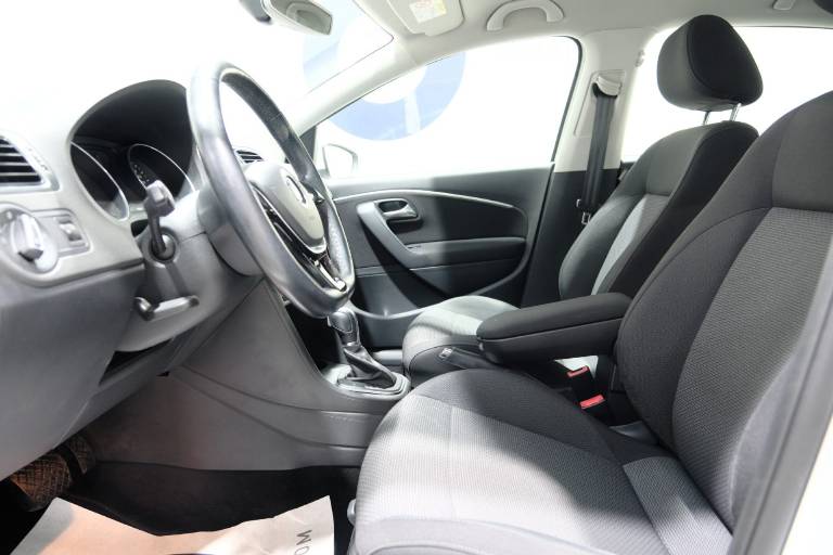VOLKSWAGEN Polo 20