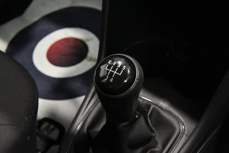 VOLKSWAGEN Polo 23