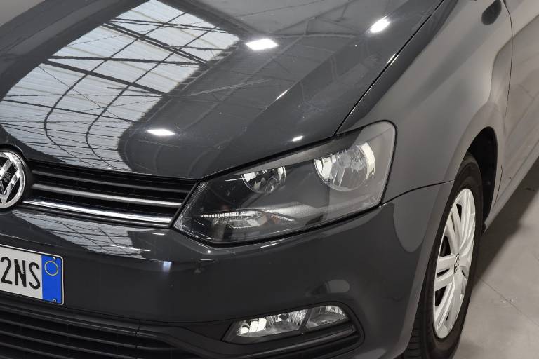 VOLKSWAGEN Polo 32