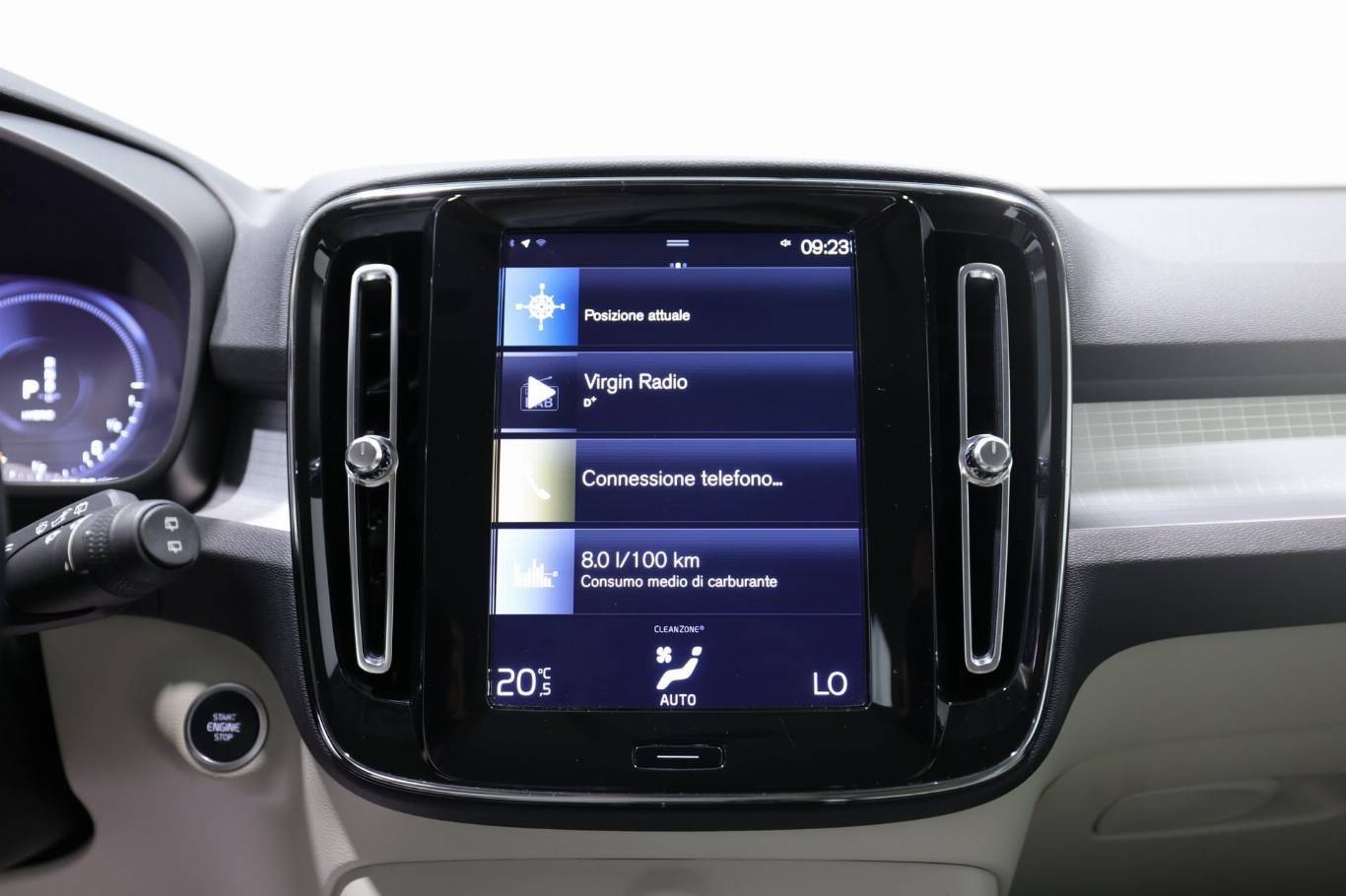 VOLVO XC40 22