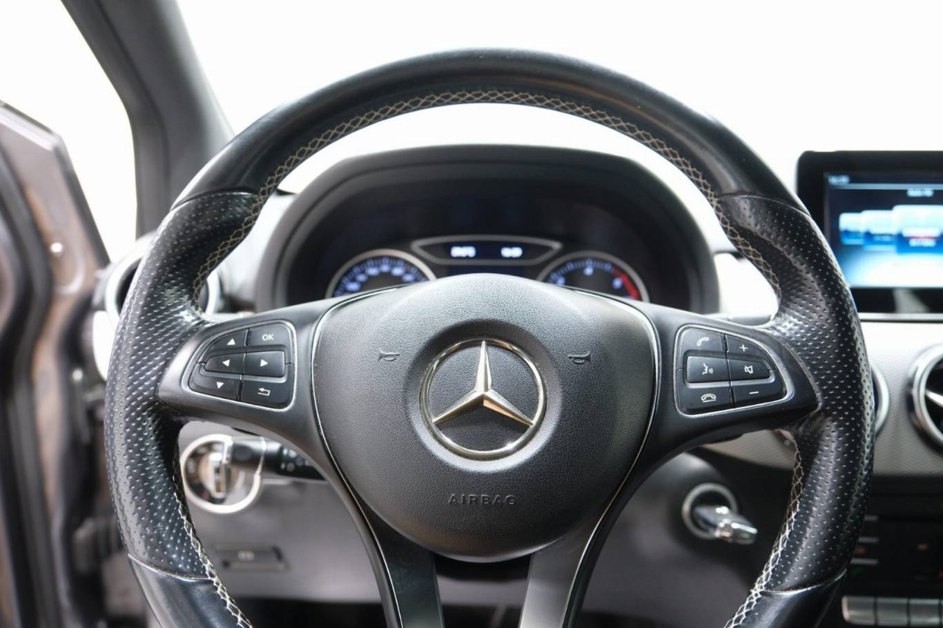 MERCEDES-BENZ B 180 7
