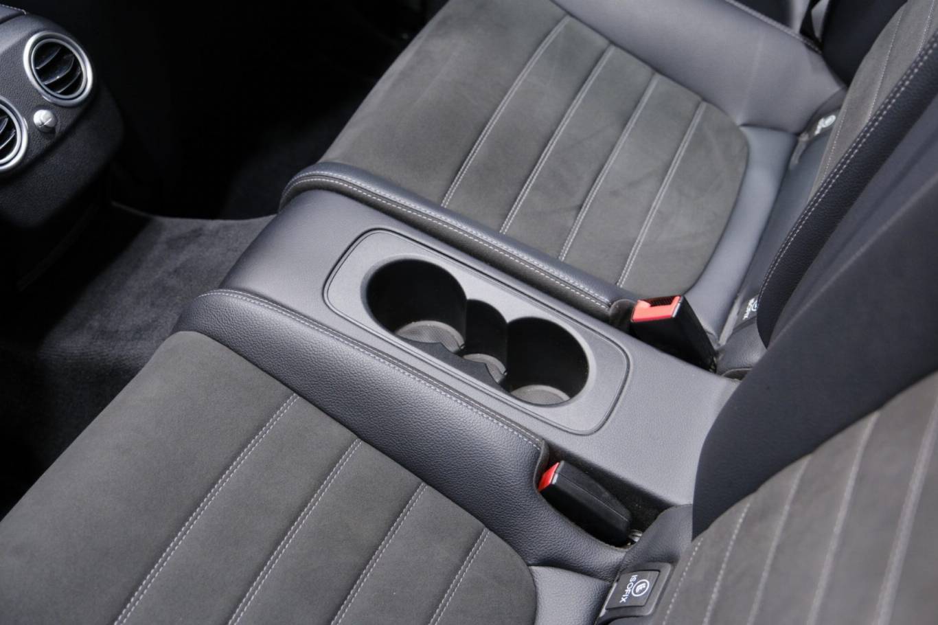 MERCEDES-BENZ C 220 44