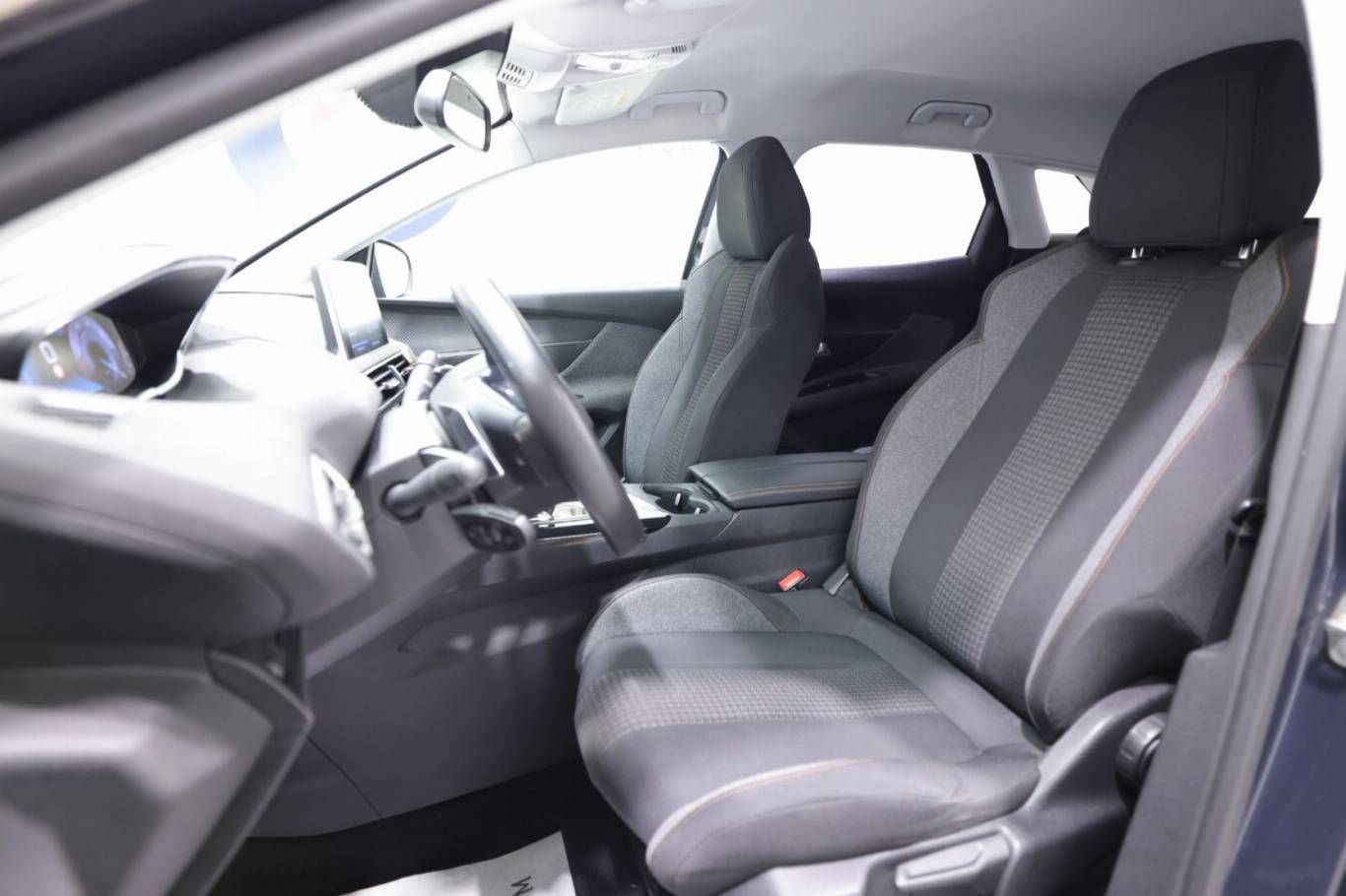 PEUGEOT 3008 6