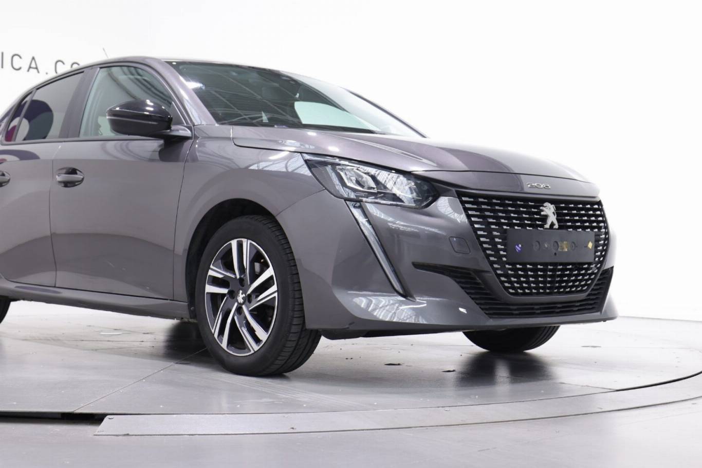 PEUGEOT 208 11