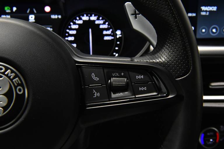 ALFA ROMEO Stelvio 8